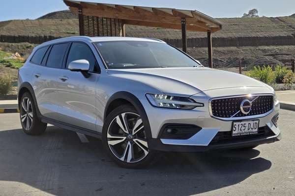 2022 Volvo V60 Cross Country